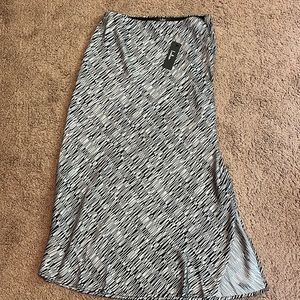 Lulu’s Black Midi Skirt with side slit Size Large